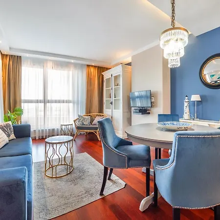 Yacht Club Sea Towers Premium * גדינייה