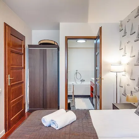 Yacht Club Sea Towers Premium * גדינייה