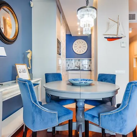 Yacht Club Sea Towers Premium דירה *